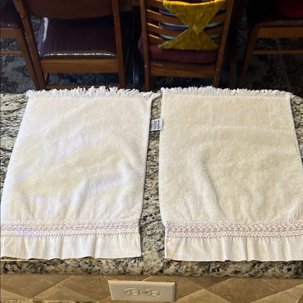 Avanti Cream Decorative Towels